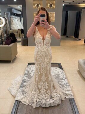 Never Worn OTR Martina Liana 1078 Wedding Dress - She's GORG!